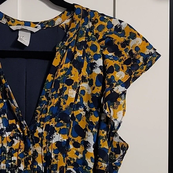 H&M Tunic Mini Dress Sz 8 Multi Abstract Flutter Sleeve V-Neck Pintucked Flowy - Picture 3 of 10